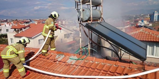Burhaniye’de Korkutan Baca Yangını