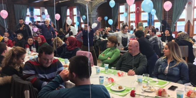 Mavi Işıklar Down Sendromlu Çocukları Ağırladı