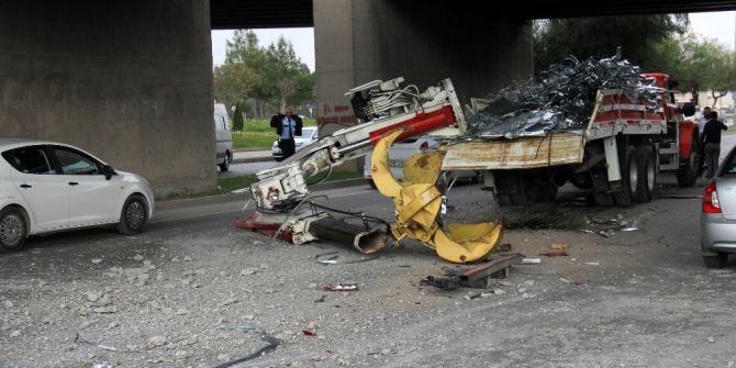 Vinç Köprüye Çarptı, Engelli Çocuklar Ölümden Döndü