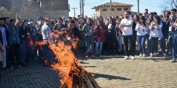 Kdz. Ereğli’de Üniversite Öğrencileri Baharın Gelişini Kutladı