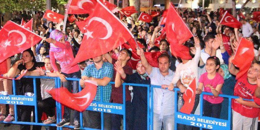Elazığ’da Demokrasi Nöbeti Devam Ediyor