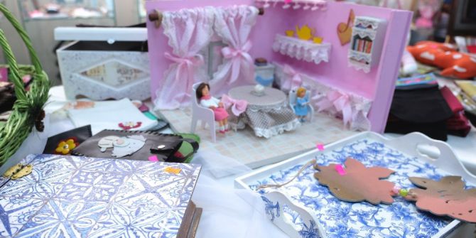 Huzurevi Sakinlerinden El Sanatları Sergisi