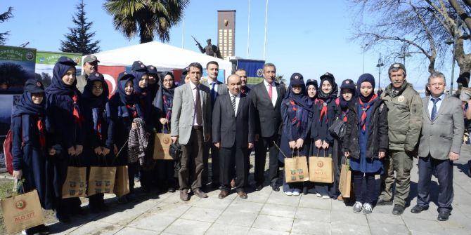 Zonguldak’ta Halka Ücretsiz 3 Bin Fidan Dağıtıldı
