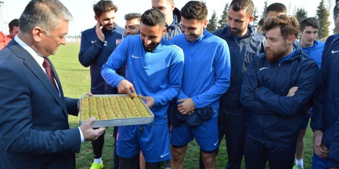 Vali Yazıcı Balıkesirspor’u Ziyaret Etti