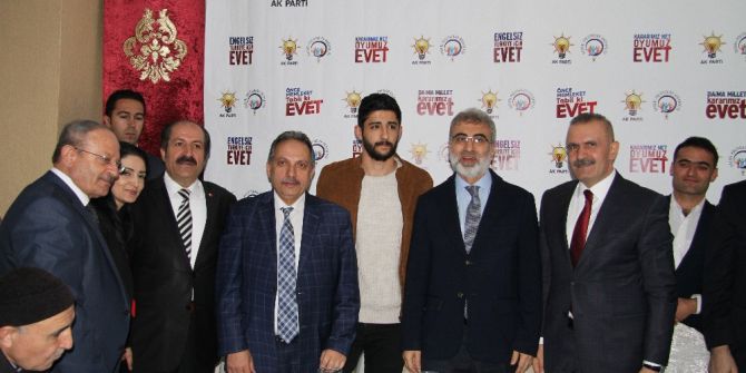 Eski Bakan Taner Yıldız Van’da