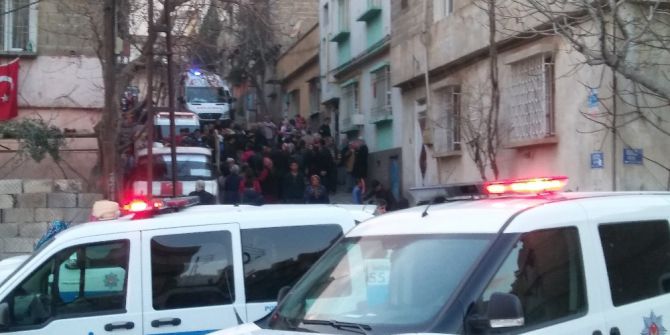 Çözemeye Çalıştığı Salıncağın İpi Boğazına Dolandı