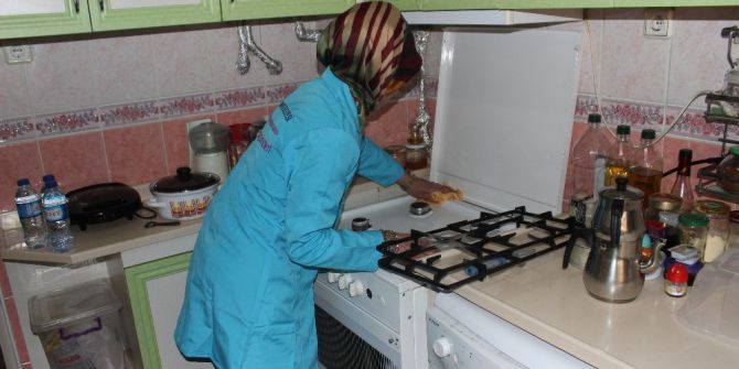 Çankırı Belediyesi Yaşlı Vatandaşların Evini Temizledi