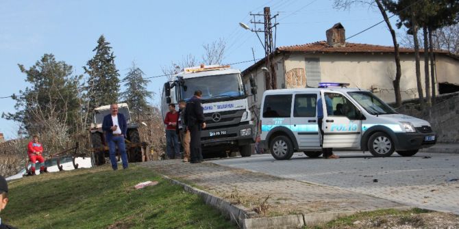 Çöp Kamyonunda Esrarengiz Patlama: 2 Yaralı
