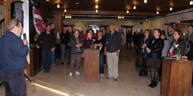 Kuşadasında Mühür Baskı Kolaj Resim Sergisi Açıldı