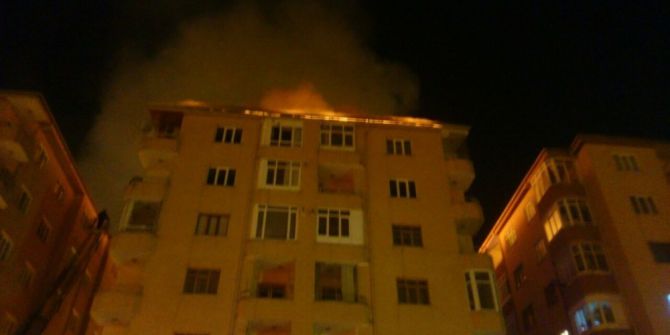 Çatı Yangını Paniğe Neden Oldu
