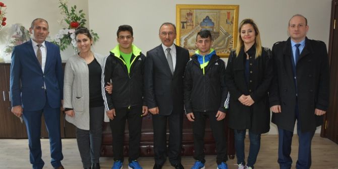 Güreşçi Öğrencilerden Başkan Köksoy’a Ziyaret