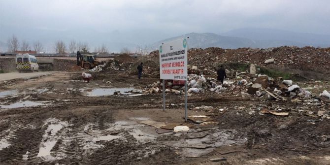 Soma’daki Moloz Kirliliği Büyükşehir Tarafından Temizlendi