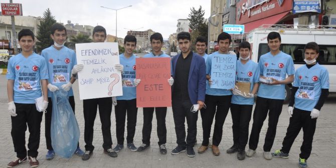 Öğrenciler Çöp Topladı