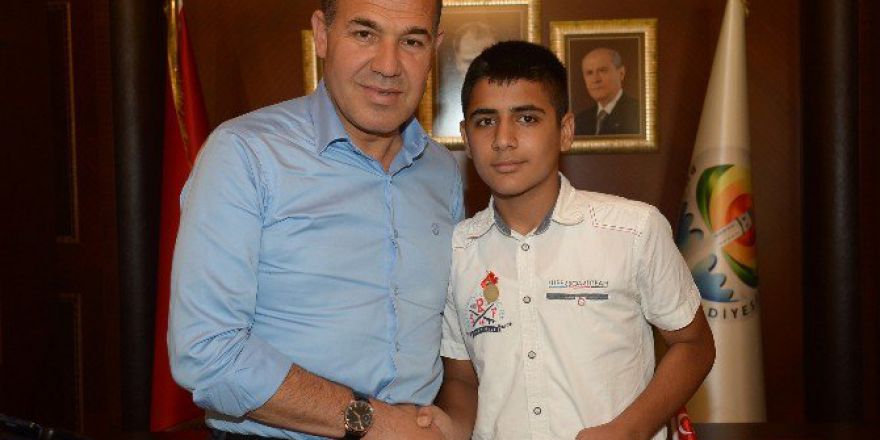 Teog Türkiye Birincisi Cumali Kankılıç Başkan Sözlü’yü Ziyaret Etti