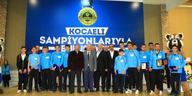 Başkan Karaosmanoğlu, Başarılı Sporcularla Buluştu
