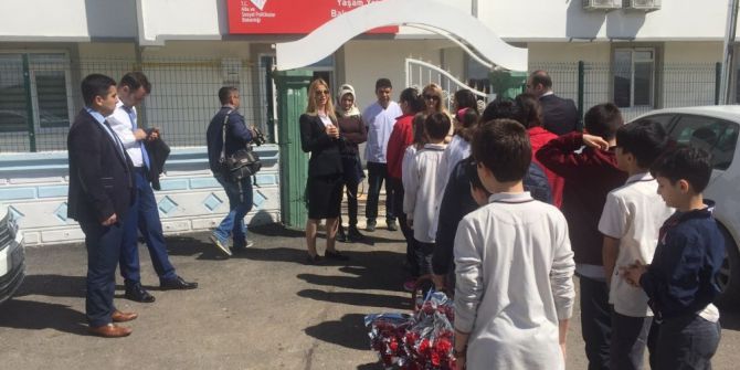 Öğrencilerin Ziyaretiyle Yüzleri Güldü