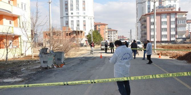 2 Günlük Bebeği Çöp Konteynerine Attılar