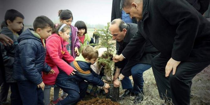 Çavdarhisar’da Protokol Ve Öğrenciler Fidan Dikti