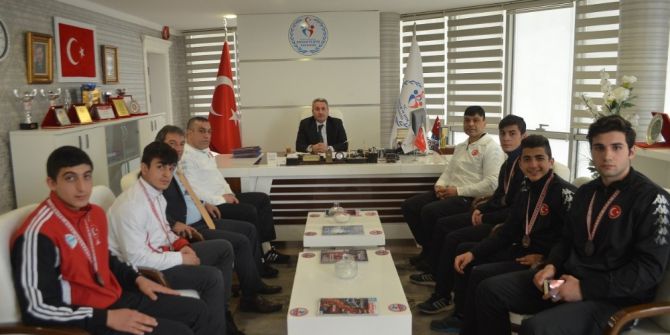 Başarılı Boksörler Ödüllendirildi