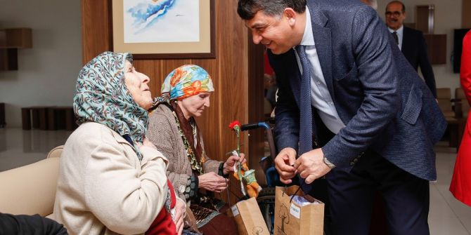 Başkan Fadığloğlu Huzurevi Sakinleri İle Buluştu