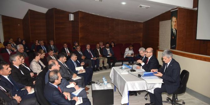 Vali Mahmut Demirtaş, Okul Müdürleri Ve Okul Aile Birliği Yöneticileriyle Bir Araya Geldi