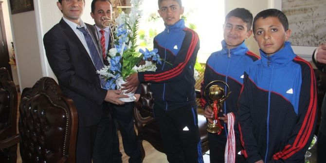 Kaymakam Öztürk Dereceye Giren Sporcuları Kabul Etti