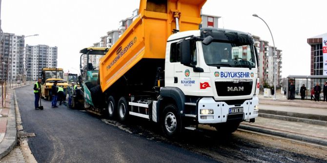 Bostanbaşı Caddesi Asfaltlanıyor