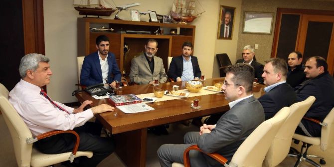 Başkan Karaosmanoğlu, Hayrat Vakfı’nı Konuk Etti