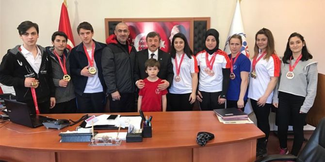 Yalovalı Bilek Güreşçileri Antalya’dan 26 Madalya İle Döndü