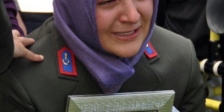 3 Aylık Nişanlısı Askeri Üniforma İle Uğurladı