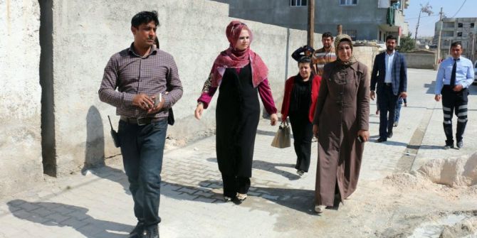 Akçakale Belediyesi Metruk Binada Kalan Aileyi Sıcak Yuvaya Kavuşturuyor