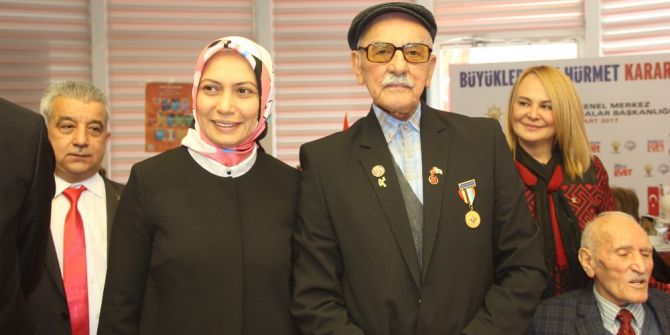 Yaşlılar, ’Büyüklere Hürmet, Kararımız Evet’ Sloganı İle Bir Araya Geldi