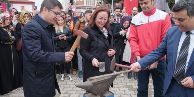Nevruz Ateşi Yakıldı, Örste Demir Dövüldü Ve Fidanlar Toprakla Buluşturuldu