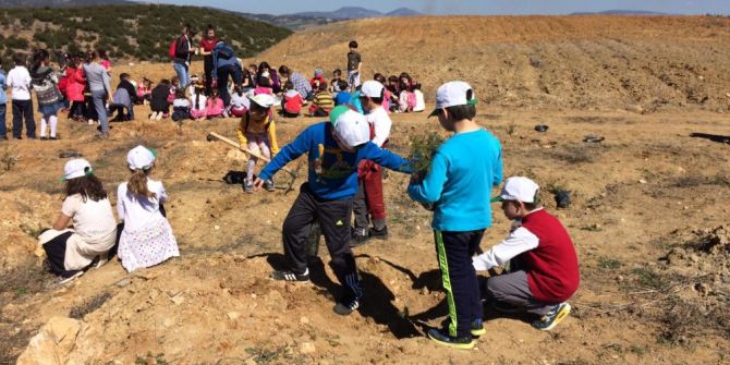 İlkokul Öğrencileri 400 Adet Fidan Dikti