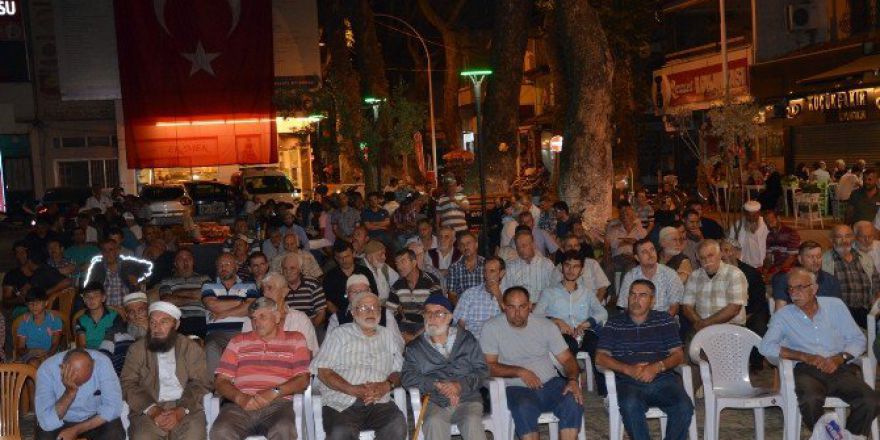 Demokrasi Nöbetinde Minik Elif’ten İstiklal Marşı