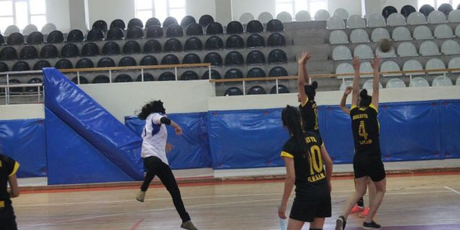 Necatibey Ortaokulu Hentbolda Derece Elde Etti