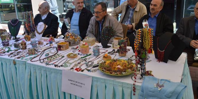 Edirne’de Huzurevi Sakinlerinin Sergisi Beğeni Topladı