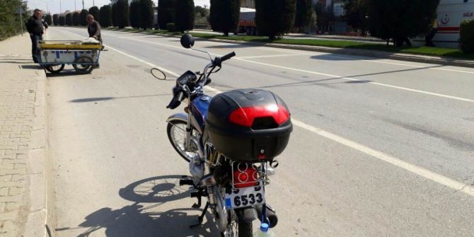 Motosiklet Hurda Arabasına Çarptı: 1 Yaralı
