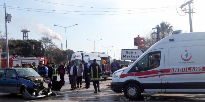 Manisa’da İki Otomobil Çarpıştı: 5 Yaralı