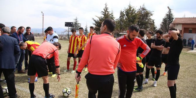 Üç Dakikada Biten Maç