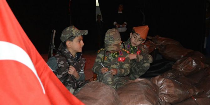 Minik Yüreklerde Çanakkale