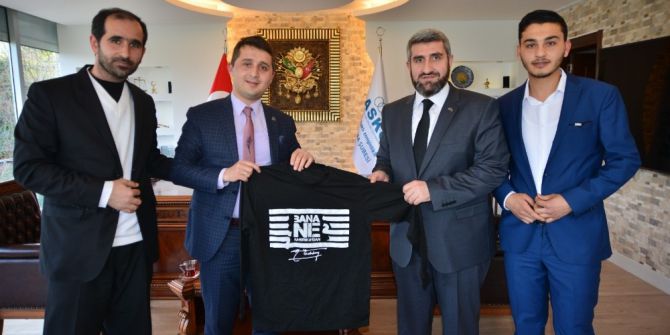 Çalışkan’a "Bana Ne Amerika’dan” Tişörtü