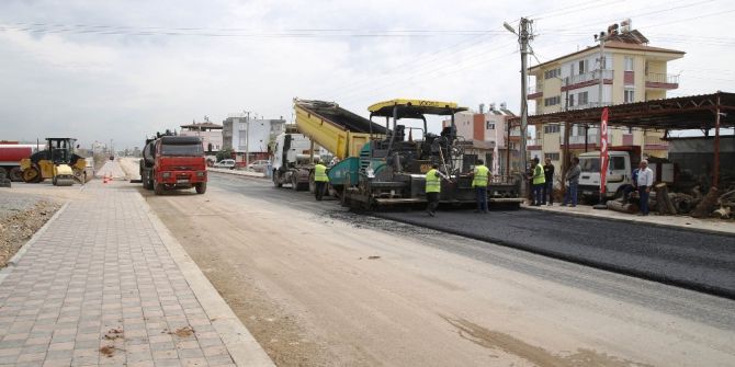 Döşemealtı Belediyesi İnönü Caddesi’ni Güzelleştiriyor