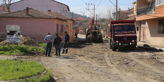 Burhaniye’de Bozuk Yol Kalmayacak
