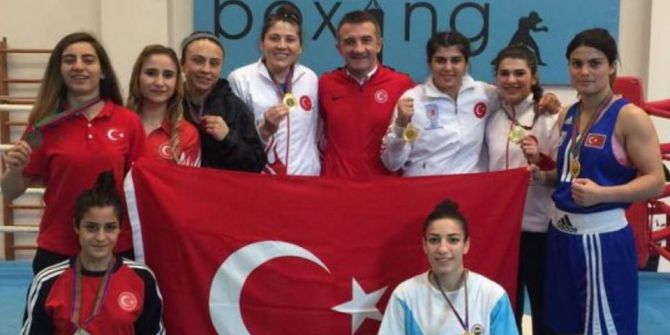 Kadın Boksörler Bakü’de Fırtına Gibi Esti