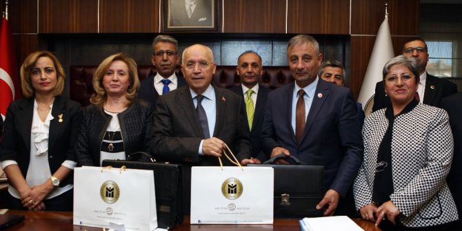 Yenimahalle’de 55 Muhtarlığa Kırtasiye Yardımı