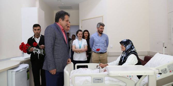 Yılmaz, Yaşlı Hastaları Ziyaret Etti