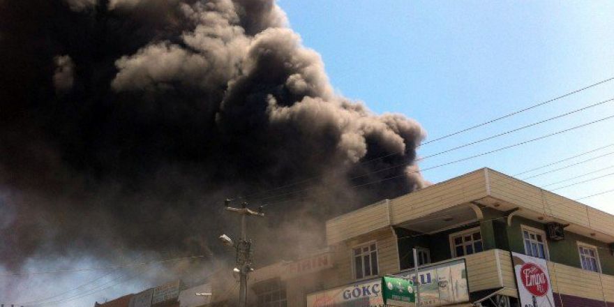 Otomobilde Çıkan Yangın 5 İş Yerini Kül Etti