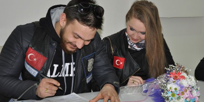 Motosikletle Geldiler, Nikah Kıydılar