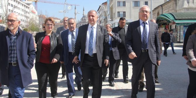 Bolu’da Ülkü Ocakları’ndan Ümit Özdağ’a Protesto